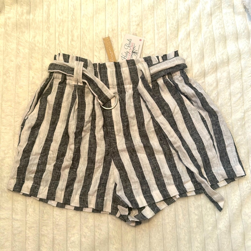 * NWT* Medium women’s linen boutique shorts